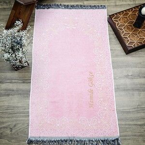 İsminizi Seccadeye Nakşediyoruz ,İsme Özel Seccade Munis Pembe 65x115 cm - 320 gr