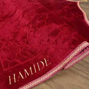  İsminizi Seccadeye Yazıyoruz Soft Yumuşak Kapitone Peluş Seccade(80 x 120 cm - 900 gr)Bordo