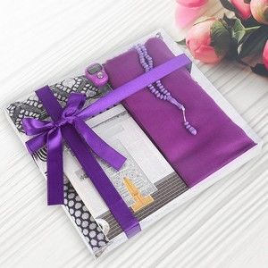  Ekonomik Çanta Boy Yasin, Seccade,Pamuklu Şal, Tesbih, Zikirmatik, Süslemeli Asetat Kutulu (23*26 cm -475gr)-Mor